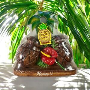 VTG NOS Wood Monkey Pod Aloha From Hawaii Salt & Pepper Shakers Souvenir Decor